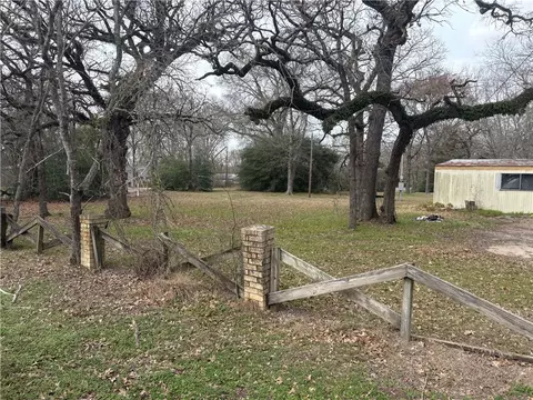 8443 Twisting Trl, Bryan, TX 77808 photo 5