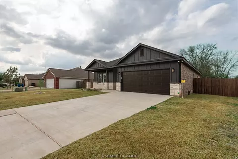 2303 White Wing Dr, Navasota, TX 77868