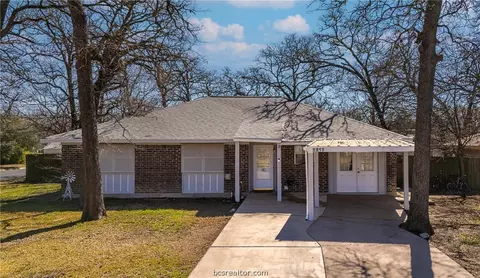 2212 Teton Dr, Bryan, TX 77803