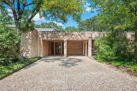 29 Forest Dr, College Station, TX 77845
