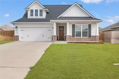 2912 Captain Ct, Bryan, TX 77808