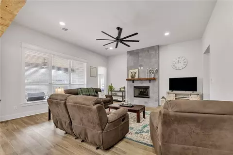 2913 Captain Ct, Bryan, TX 77808 photo 6