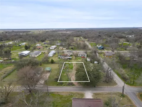 603 W Hanna St, Calvert, TX 77837