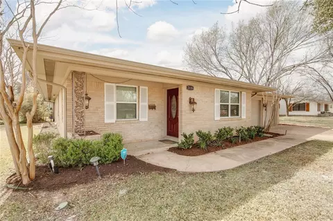 Exterior - 2118 Wayside Dr, Bryan, TX 77802 photo 2 of 10