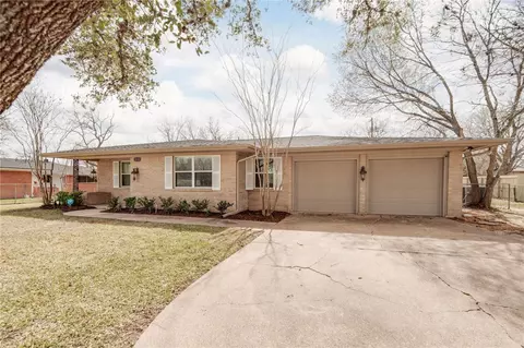 Exterior - 2118 Wayside Dr, Bryan, TX 77802 photo 4 of 10