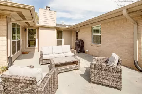 Exterior - 2118 Wayside Dr, Bryan, TX 77802 photo 6 of 10