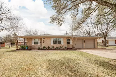 2118 Wayside Dr, Bryan, TX 77802