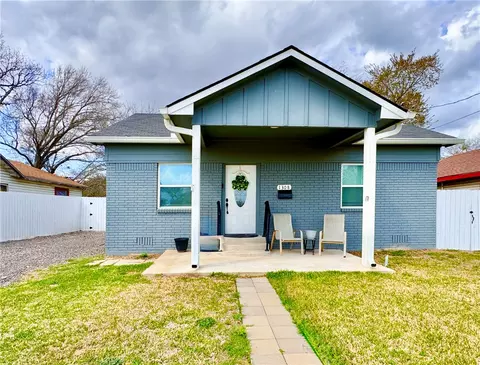 1308 Dawson St, Hearne, TX 77859