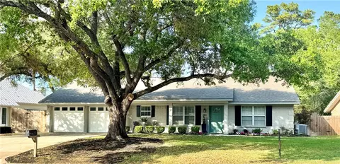 3811 Carter Crk, Bryan, TX 77802