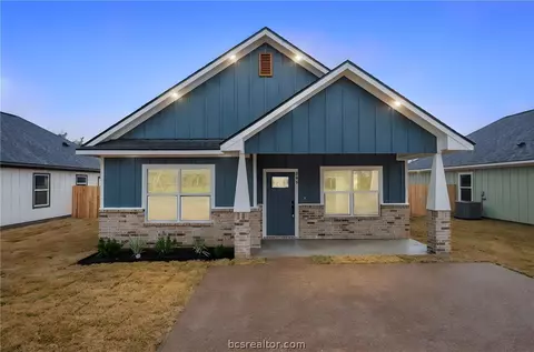 205 Lock Ln, Bryan, TX 77803