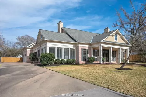 9307 Lake Forest Ct S, College Station, TX 77845