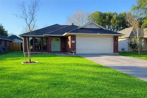 1430 Cedarcrest Ln, Bryan, TX 77803