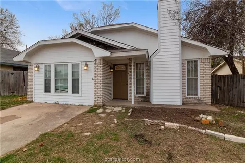 2919 Fairchild Dr, Bryan, TX 77803