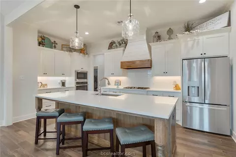 4357 Fox River Ln, Bryan, TX 77802 photo 3