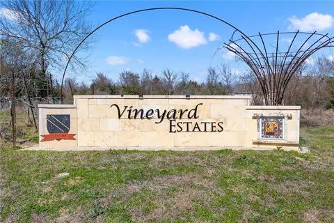 5025 Paulo Ct, Bryan, TX 77808