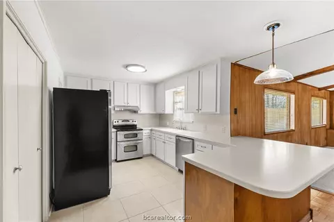 3100 Camelot Dr, Bryan, TX 77802 photo 6