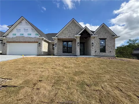 4641 River Valley Dr, Bryan, TX 77808