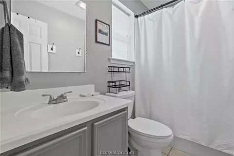 Bath - 804 E 32nd St, Bryan, TX 77803 photo 1 of 2
