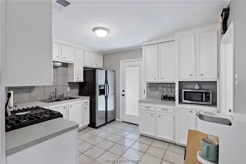 Kitchen - 804 E 32nd St, Bryan, TX 77803 photo 4 of 4