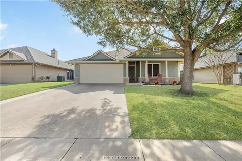 1702 Kingsgate Dr, Bryan, TX 77807