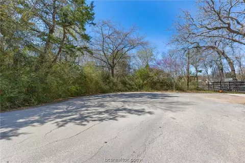 402 Wallace St, Bryan, TX 77803 photo 3