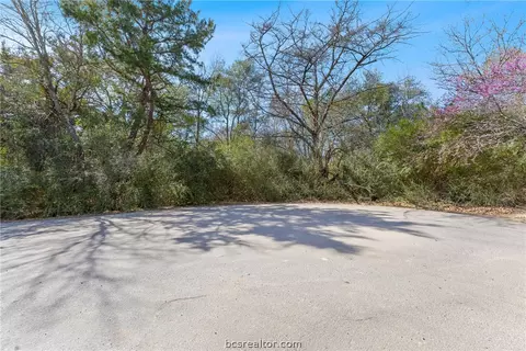 402 Wallace St, Bryan, TX 77803 photo 4