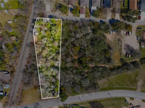 402 Wallace St, Bryan, TX 77803