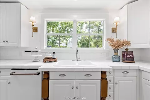 Kitchen - 705 S Bryan Ave, Bryan, TX 77803 photo 6 of 6