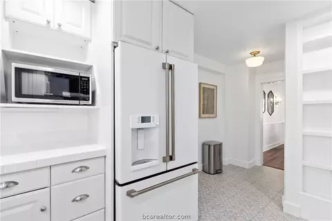 Kitchen - 705 S Bryan Ave, Bryan, TX 77803 photo 4 of 6