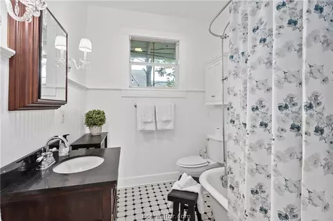 Bath - 705 S Bryan Ave, Bryan, TX 77803 photo 1 of 3