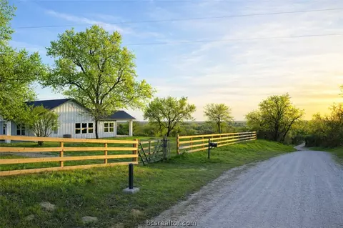3917 Harbor Bolton Rd, Franklin, TX 77856