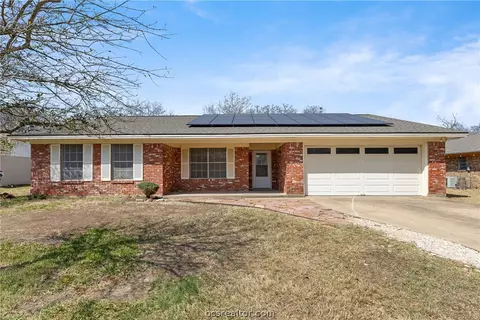 1211 King Arthur Cir, College Station, TX 77840