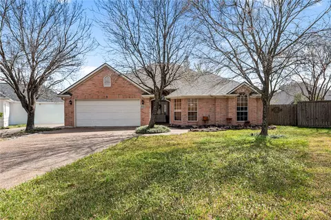 3804 Bridle Trails Ct, College Station, TX 77845