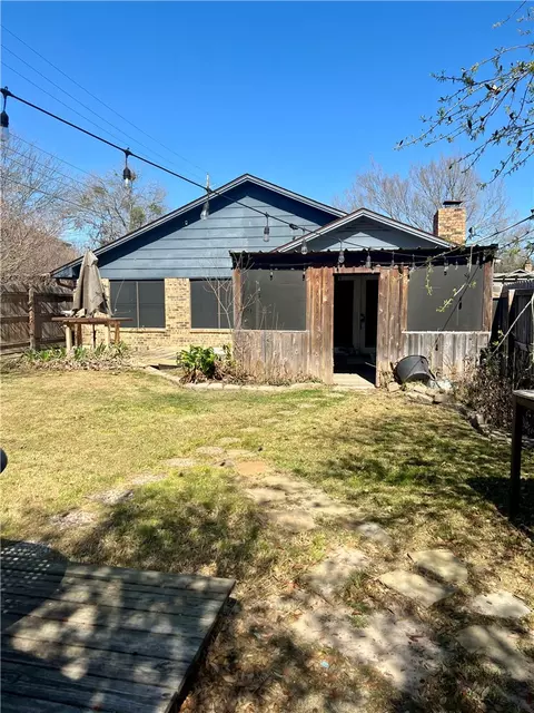 2901 Burning Tree Ct, Bryan, TX 77802