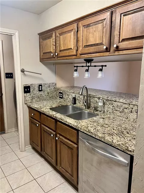 Kitchen - 2901 Burning Tree Ct, Bryan, TX 77802 photo 4 of 5