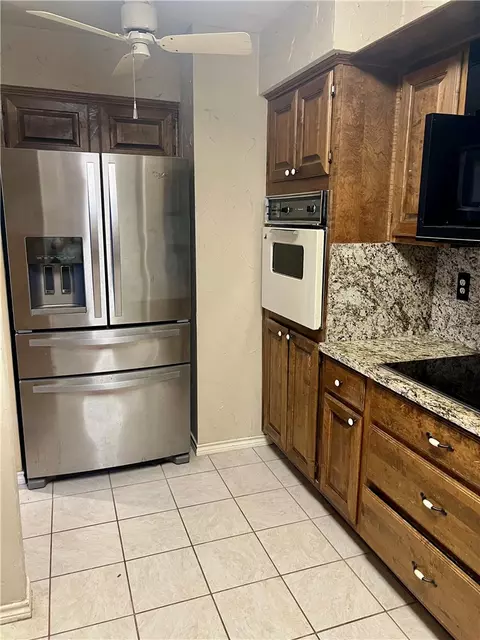 Kitchen - 2901 Burning Tree Ct, Bryan, TX 77802 photo 3 of 5