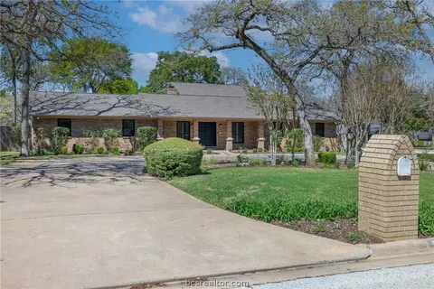 800 Copperas Dr, Caldwell, TX 77836