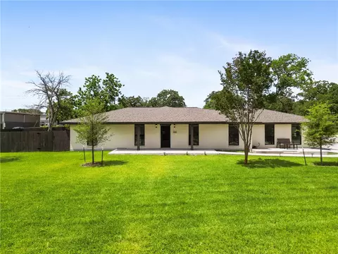 1502 Merry Oaks Dr, College Station, TX 77840