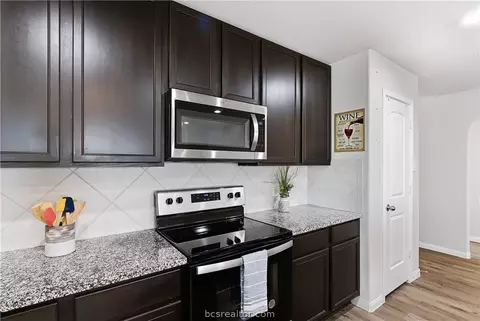 995 Rice Dr, Bryan, TX 77803 photo 8