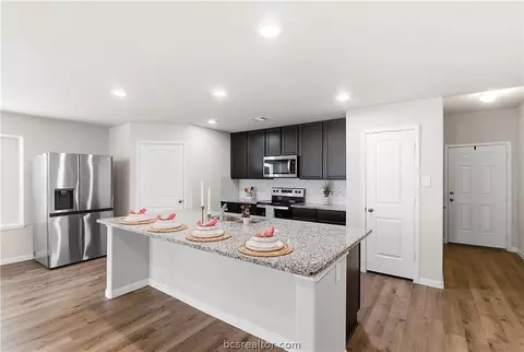 995 Rice Dr, Bryan, TX 77803 photo 6