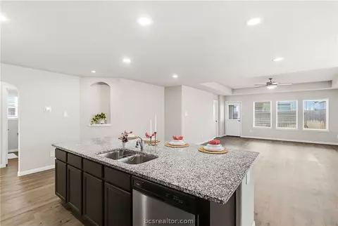 995 Rice Dr, Bryan, TX 77803 photo 9