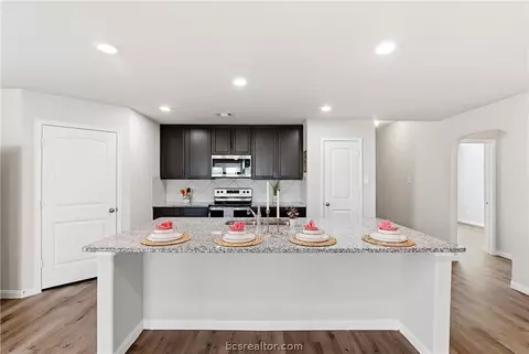 995 Rice Dr, Bryan, TX 77803 photo 7