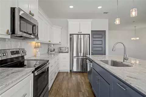 2406 Lightfoot Ln, Bryan, TX 77803