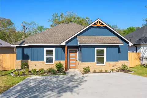 1614 Robeson St, Bryan, TX 77803