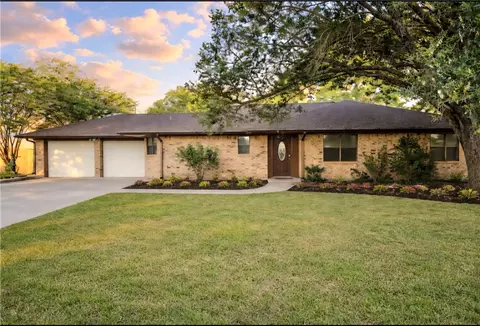 827 N Gray St, Caldwell, TX 77836