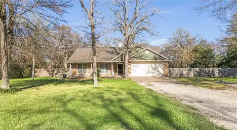 9400 Woodview Dr, College Station, TX 77845