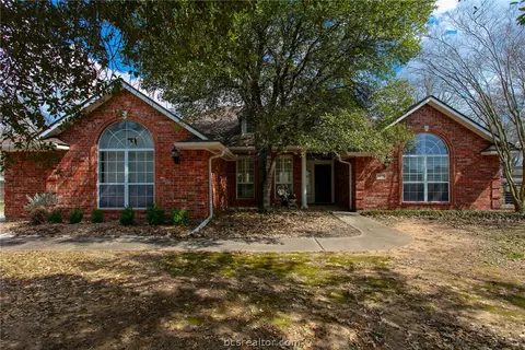 1879 Arrington Rd, College Station, TX 77845