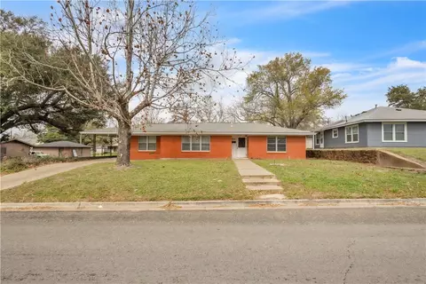 405 E Brown St, Hearne, TX 77859