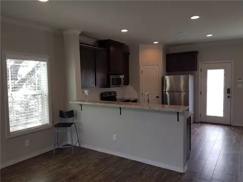 107 Ehlinger Dr, Bryan, TX 77801 photo 4