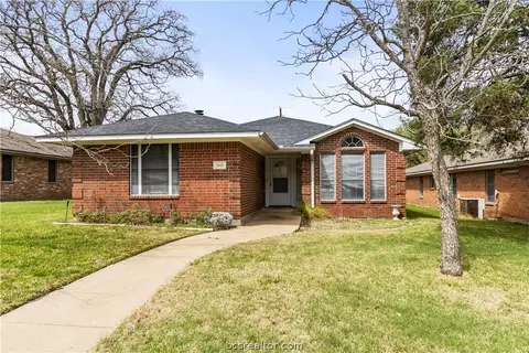1821 Gettysburg Ln, Bryan, TX 77802